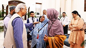 হাদির পরিবারের সঙ্গে প্রধান উপদেষ্টার সাক্ষাৎ, সর্বোত্তম চিকিৎসা ও বিচারের আশ্বাস