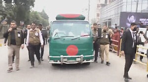 এভারকেয়ার থেকে ‘ফিরোজায়’ নেওয়া হচ্ছে খালেদা জিয়ার মরদেহ