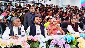 ‘জয় বাংলা, জয় বঙ্গবন্ধু’ স্লোগানে ধানের শীষের পক্ষে প্রচারে আওয়ামী লীগ নেতারা