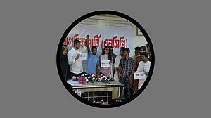 ঢাকা-৮ আসনে এনসিপির মনোনয়নপত্র নিলেন রিকশাচালক সুজন