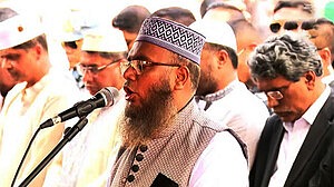 বড় ভাইয়ের ইমামতিতে ওসমান হাদির জানাজা সম্পন্ন