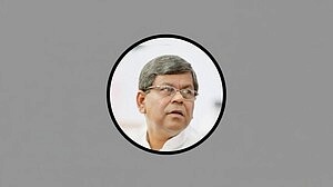 সাংবাদিক শওকত মাহমুদকে আটক করেছে ডিবি