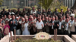 ওসমান হাদির কবর জিয়ারত করলেন তারেক রহমান