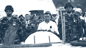 জনসমুদ্র আর অশ্রুজলে মায়ের বিদায়, ভারাক্রান্ত হৃদয়ে ফিরলেন তারেক