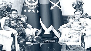 সেনাপ্রধানের সঙ্গে পাকিস্তানি জেনারেলের সাক্ষাৎ