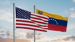 উত্তেজনার মধ্যেই তৃতীয় তেল ট্যাংকারের পিছু নিয়েছে যুক্তরাষ্ট্র