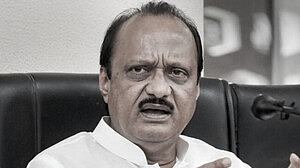 ভারতে উড়োজাহাজ বিধ্বস্ত হয়ে মহারাষ্ট্রের উপমুখ্যমন্ত্রী অজিতসহ নিহত ৫