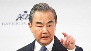 ‘হয় এগিয়ে যাবে, না হয় পেছাবে’, যুক্তরাজ্যকে চীন