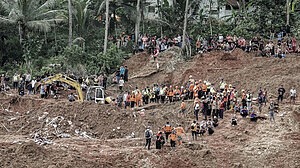 ইন্দোনেশিয়ায় ভূমিধসে প্রাণ গেল ৭ জনের, নিখোঁজ ৮২