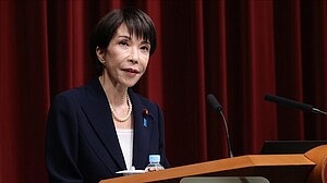 ভূমিধস জয় পেলেন ‘লৌহমানবী’ তাকাইচি