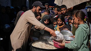 গাজায় ১০ লাখ মানুষকে খাদ্য সহায়তা জাতিসংঘের, তবুও ‘মারাত্মক ঘাটতি’র সতর্কতা